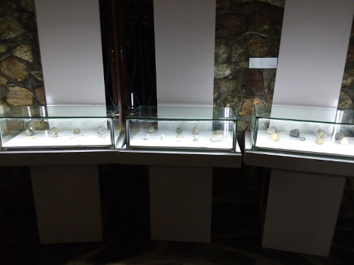 Display cases full of stone tools at Olduvai Gorge.