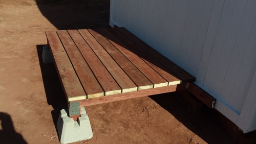 The floor deck of the shower room is completed.