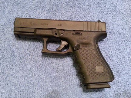 A left side view of a Gen 4 Glock 19.